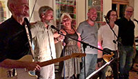 SecondFloor Berlin Rock und Pop der 70er, 80er und 90er Jahre live in der Eventbar SecondFloor Berlin Rock und Pop der 70er, 80er und 90er Jahre live in der Eventbar