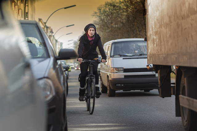 Der holländische Griff kann einen Zusammenstoßzwischen Autos und Fahrrädern verhindern. (Bildquelle: Der holländische Griff kann einen Zusammenstoßzwischen Autos und Fahrrädern verhindern. (Bildquelle: