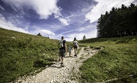 Familie beim Wandern in Vezzena (c) StoryTravelers (TVB Valsugana Lagorai) Familie beim Wandern in Vezzena (c) StoryTravelers (TVB Valsugana Lagorai)