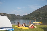 Familie beim Entspannen am See (c) Federico Modica (TVB Valsugana Lagorai) Familie beim Entspannen am See (c) Federico Modica (TVB Valsugana Lagorai)