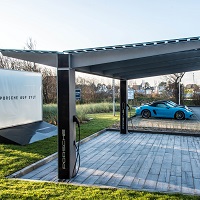 Die i+R energie realsiert Photovoltaik-Carport für Elektro- und Hybridautos. (Copyright: Porsche AG) Die i+R energie realsiert Photovoltaik-Carport für Elektro- und Hybridautos. (Copyright: Porsche AG)