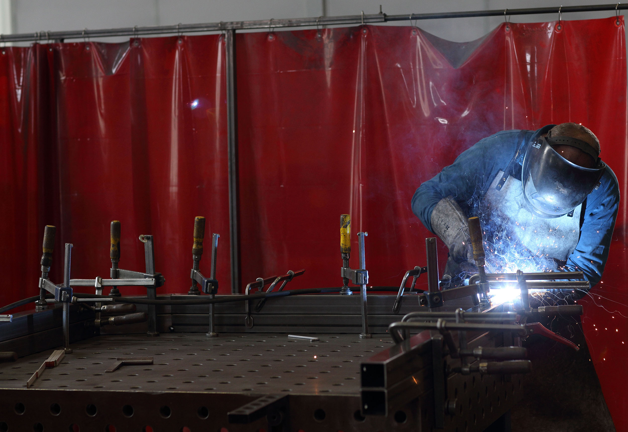 Rehm BlechTec verarbeitet und bearbeitet Edelstahl-, Aluminium- und Stahlbleche.