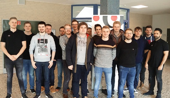 Klasse ESE3 der Georg-Sonnin-Schule und Azubis von Securepoint (Foto: Anthony Beels) Klasse ESE3 der Georg-Sonnin-Schule und Azubis von Securepoint (Foto: Anthony Beels)