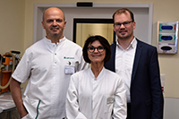 Dr. Astrid Wolf, umrahmt von M. Aach (re.) und Dr. F.-J. Unterburger (li.). (Foto: B. Krebs)