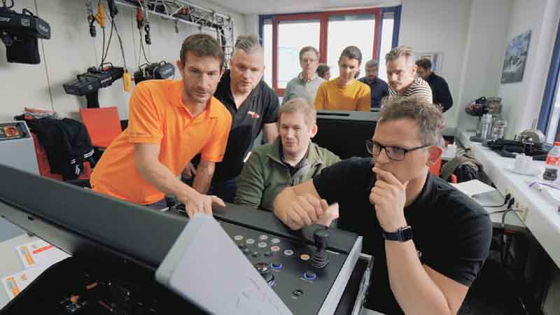  Movecat schult internationales Team von PRG (Foto: PRG)