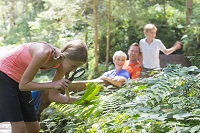 Familie entdeckt die Natur (c) Bryan Reinhart (Wanderhotel Gassner) Familie entdeckt die Natur (c) Bryan Reinhart (Wanderhotel Gassner)