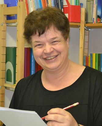 Die Renovierung der Kirche im Fokus: Pfarrerin Sabine Tarasinski. Foto: Franz Motzko Die Renovierung der Kirche im Fokus: Pfarrerin Sabine Tarasinski. Foto: Franz Motzko