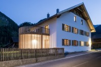 Außenansicht Zollhaus bei Dämmerung im Sommer (Alpengasthof Zollwirt)