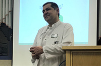 Dr. Stanislav Fezev beim Vortrag über Blutarmut (Foto: Eva-Maria Zitzmann)