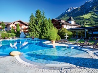 Außenpool vom Hotel Krallerhof im Sommer (c) Peter Podpera (Der Krallerhof)