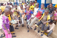 Schuhverteilung in Kamerun Schuhverteilung in Kamerun
