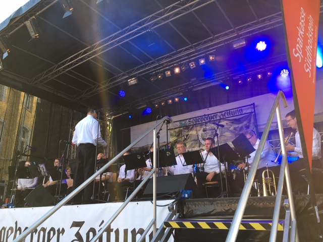 Das Orchester spielt 2019 auf der kieler Woche Das Orchester spielt 2019 auf der kieler Woche