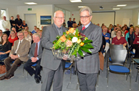 Beiratsvorsitzender Dr. Alfred Giere (r.) hieß den neuen Geschäftsführer Karl Ehrmann willkommen. Beiratsvorsitzender Dr. Alfred Giere (r.) hieß den neuen Geschäftsführer Karl Ehrmann willkommen.