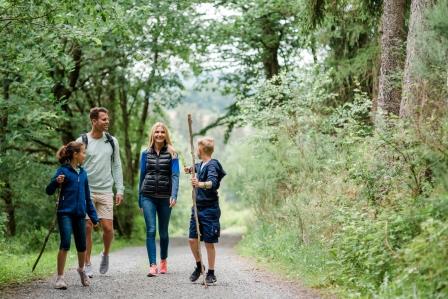 Wandern im Wald © Frederike Hegner Wandern im Wald © Frederike Hegner