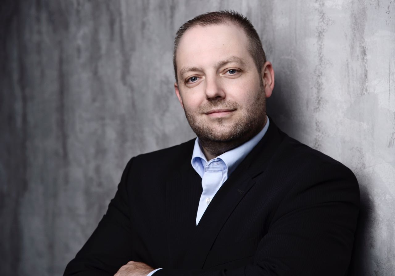 Christian Davidsüberzeugt Unternehmen auf der FIBO von den Vorzügen der Health Collect.