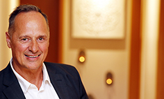 Harald Bauer hat eine über 25-jährige Erfahrung im Wellness- und Beautybereich. © Holger Bernert