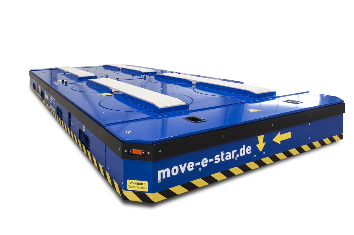 Der move-e-star mit einer Nutzlast von 20 t ist mit seinen acht flachen Radachsen sehr niedrig.
