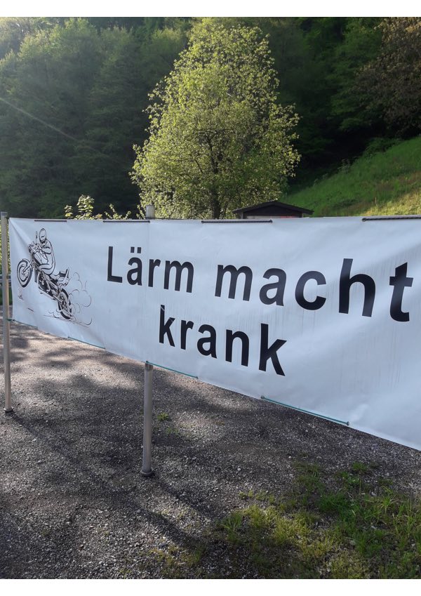 Dr. Anemone Bippes möchte, dass rücksichtlose Motorradfahrer aus der Anonymität geholt werden.