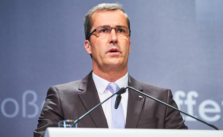 Dr. Dirk Köckler, Vorstandsvorsitzender der AGRAVIS Raiffeisen AG Dr. Dirk Köckler, Vorstandsvorsitzender der AGRAVIS Raiffeisen AG