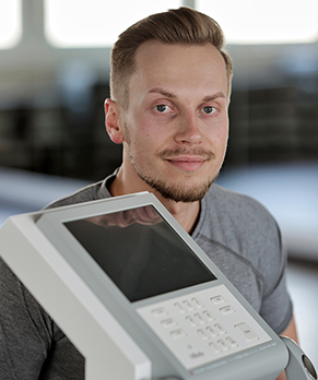 Dennis Haala ist Ansprechpartner in Sachen gesundem Abnehmen. © Holger Bernert 