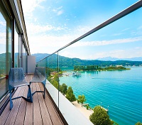 Herrliche Aussicht vom Balkon im Sommer (Parkhotel Pörtschach) Herrliche Aussicht vom Balkon im Sommer (Parkhotel Pörtschach)