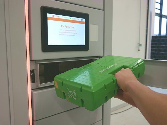 Mit wenigen Handgriffen leeren gegen vollen Akku tauschen – das ist das Konzept von GreenPack. Mit wenigen Handgriffen leeren gegen vollen Akku tauschen – das ist das Konzept von GreenPack.
