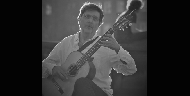 Felix Manyé - Perkussive spanische Gitarren Improvisation live in Charlottenburg Felix Manyé - Perkussive spanische Gitarren Improvisation live in Charlottenburg