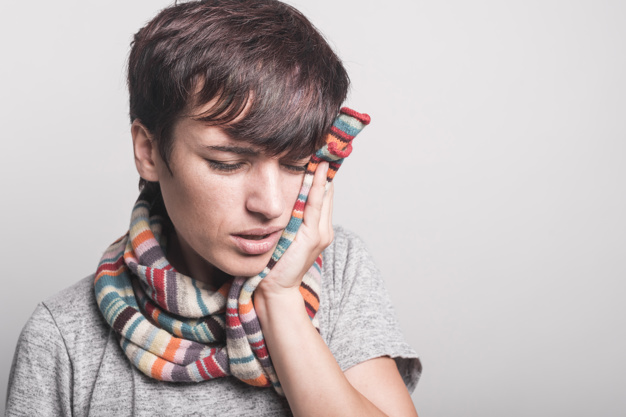 Dentalplus: Schmerzen nach der Weisheitszahn-OP? Diese Tipps helfen. (Bildquelle: © freepik.com) Dentalplus: Schmerzen nach der Weisheitszahn-OP? Diese Tipps helfen. (Bildquelle: © freepik.com)
