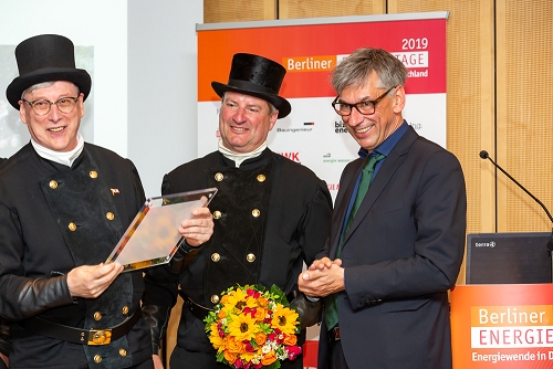 Preisübergabe: Norbert Skrobek, Thomas Müller, Staatssekretär Stefan Tidow (v. l. n. r.) (Bildquelle
