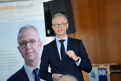 Michael Mayer hält bei einem IHK-Event einen Vortrag - © Sabine Kristan Fotografie Michael Mayer hält bei einem IHK-Event einen Vortrag - © Sabine Kristan Fotografie