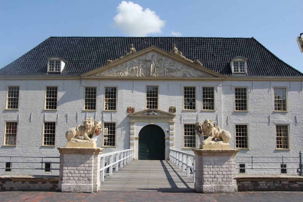Das Wasserschloss Dornum ist Ausstellungsort für die Dornumer Kunsttage