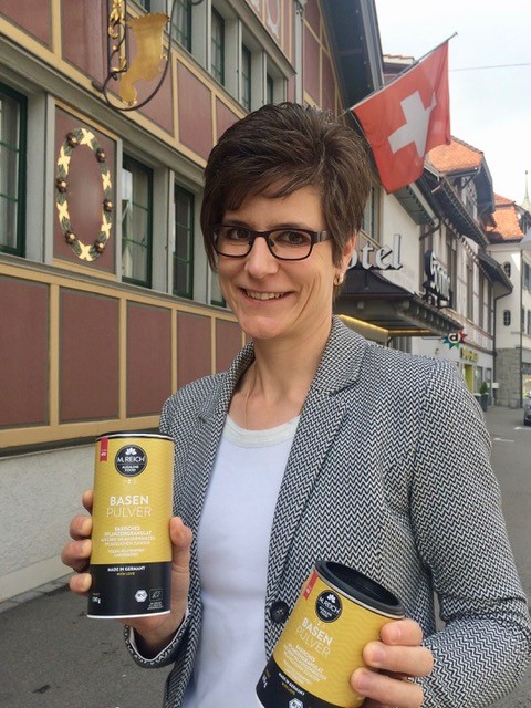 Rita Kohli mit M. Reich BasenPulver