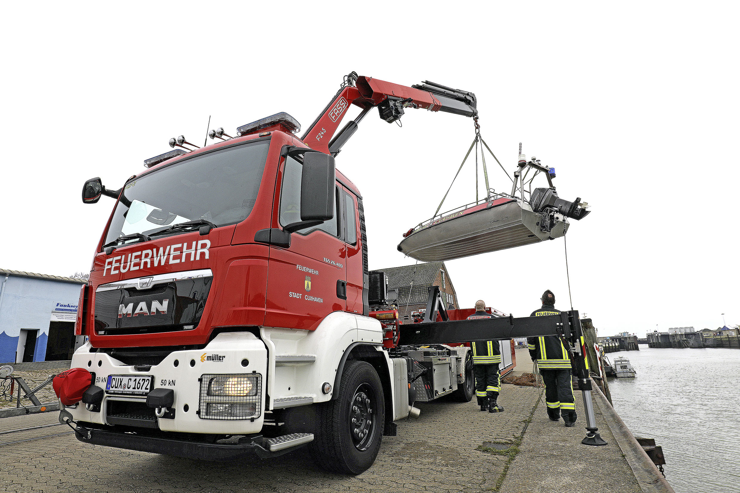 Wieder am Haken des F245A.0.25 schwebt das RTB in Richtung des Transportfahrzeugs. Wieder am Haken des F245A.0.25 schwebt das RTB in Richtung des Transportfahrzeugs.