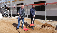 Röttenbachs Bürgermeister Thomas Schneider (rechts) und inTime-Prokurist Michael Dötterl (links).