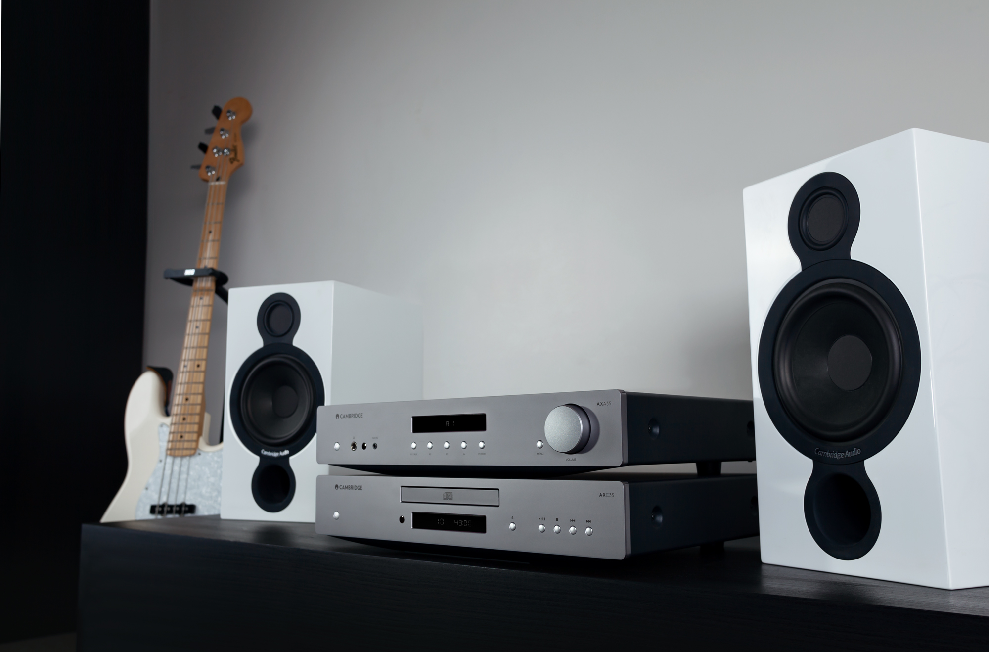 Cambridge Audio präsentiert mit der AX Serie seine neuen Stereo-Komponenten im Einstiegssegment.