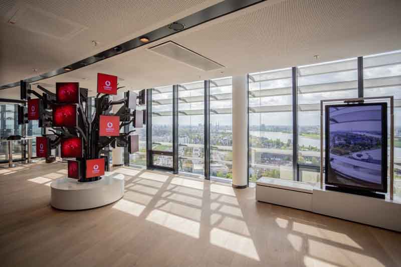 Shift-Screen für Vodafone Campus (Foto: SIGMA, frei zur Veröffentlichung bei Namensnennung) Shift-Screen für Vodafone Campus (Foto: SIGMA, frei zur Veröffentlichung bei Namensnennung)