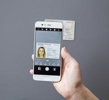 BioID® PhotoVerify verifiziert den Ausweisbesitz in der Identitätsprüfungslösung von POS AG BioID® PhotoVerify verifiziert den Ausweisbesitz in der Identitätsprüfungslösung von POS AG