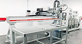 Dosierroboter DR-CNC von RAMPF Production Systems. Dosierroboter DR-CNC von RAMPF Production Systems.