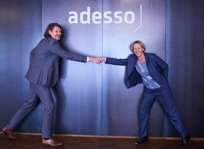 Ehrengast beim adesso digital day:Fußball-Bundestrainerin Martina Voss-Tecklenburg(Quelle adesso AG) Ehrengast beim adesso digital day:Fußball-Bundestrainerin Martina Voss-Tecklenburg(Quelle adesso AG)