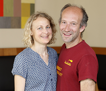 Gemeinsam mit Ehefrau Andrea führt Peter Regnery das Familienweingut. © Holger Bernert