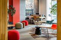 Die Lounge im neu renovierten Hotel ibis Mainz City. (Foto: Christoph Weiß, GLAM photo & design)