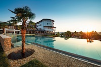 Infinity-Sportpool (c) Bernhard Bergmann (Hotel Larimar) Infinity-Sportpool (c) Bernhard Bergmann (Hotel Larimar)