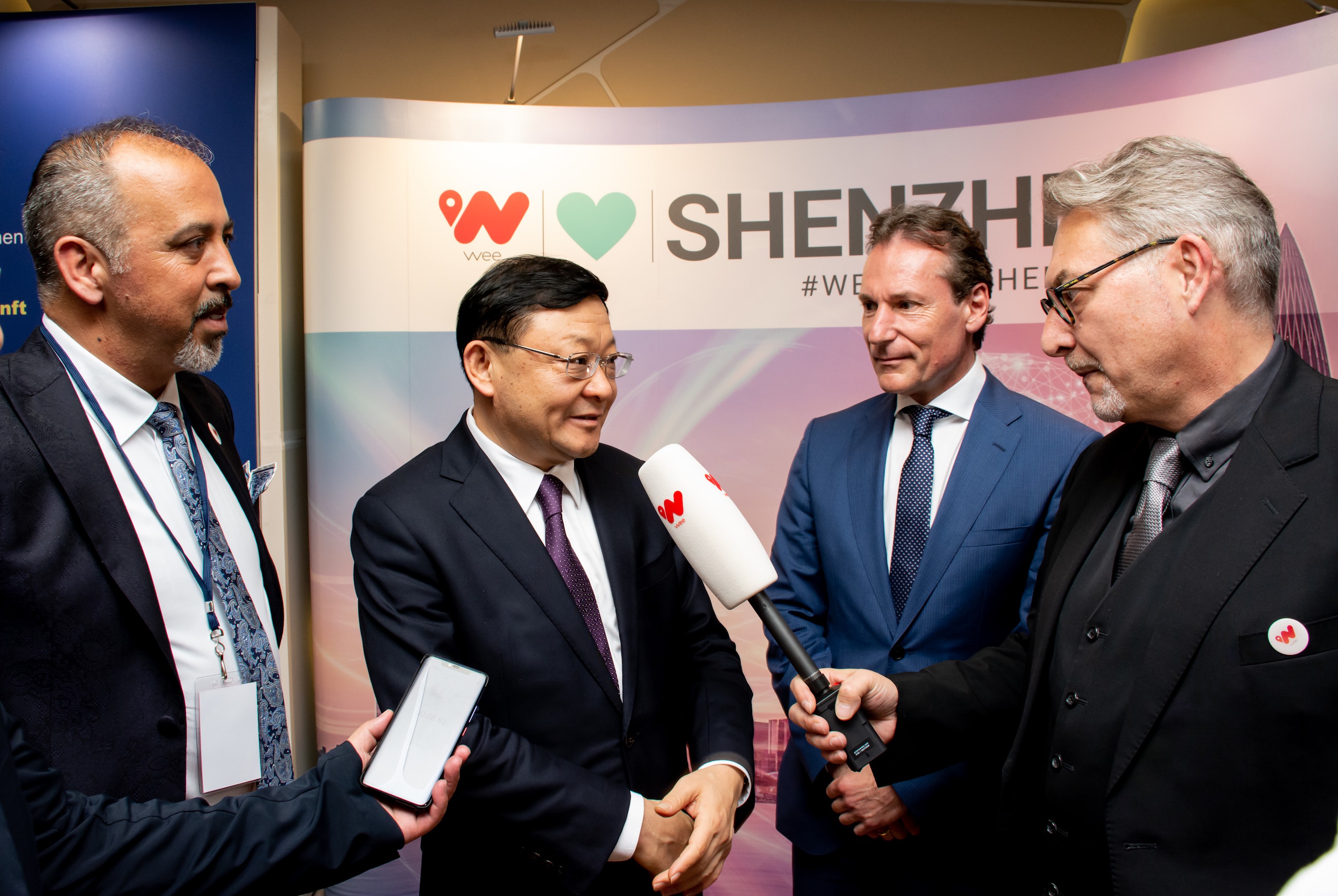v.l.n.r.: Cengiz Ehliz, Wang Weizhong, Oliver Kaiser, Tilmann Meuser (vollständige BU siehe Text)