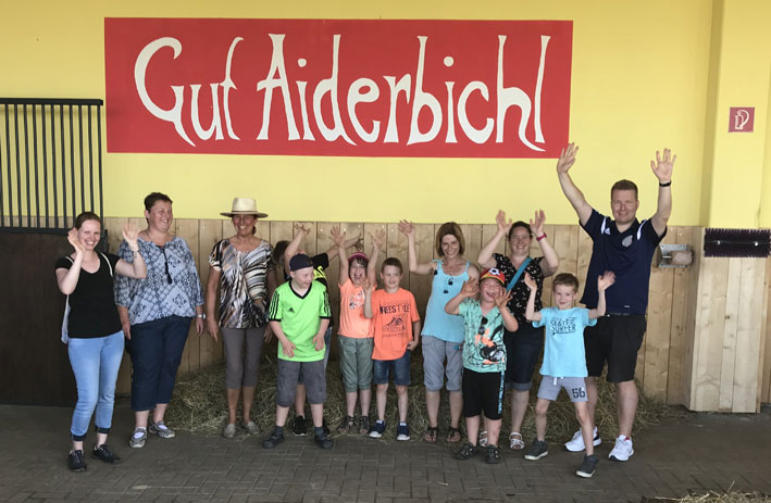 Annette Engelhardt mit der Tischtennisgruppe des TSV Schwaförden Annette Engelhardt mit der Tischtennisgruppe des TSV Schwaförden