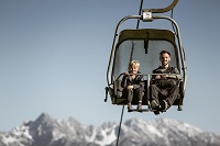 Vater und Sohn in der Gondel in der Ferienregion Imst (c) Rudi Wyhlidal (Imst) Vater und Sohn in der Gondel in der Ferienregion Imst (c) Rudi Wyhlidal (Imst)