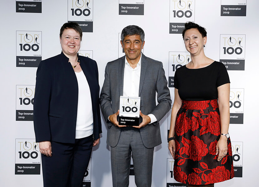 Übergabe TOP 100 Auszeichnung / Bildnachweis: KD Busch / compamedia Übergabe TOP 100 Auszeichnung / Bildnachweis: KD Busch / compamedia