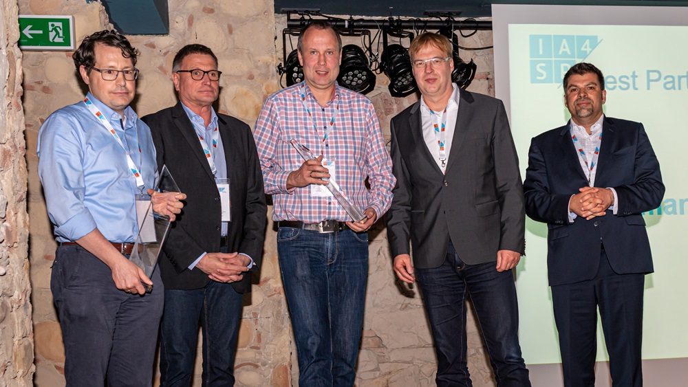 (v.l.n.r.:) Die Gewinner des dritten IA4SP-Awards und die IA4SP-Jurymitglieder (Bildquelle: IA4SP)