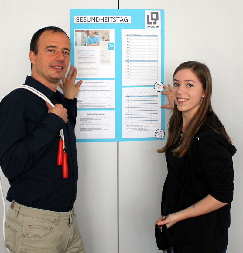 Ralf Bührer (Personalwesen) und Auszubildenden Julia Picard werben für den LQ Gesundheitstag