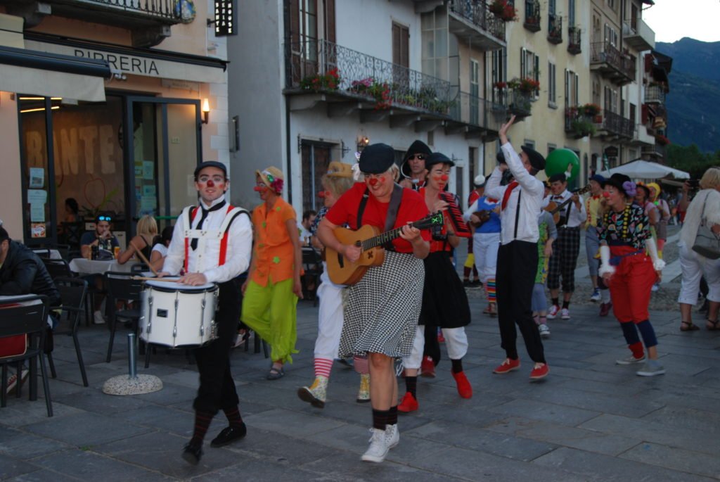 Strassentheater Umzug in Cannobio Strassentheater Umzug in Cannobio
