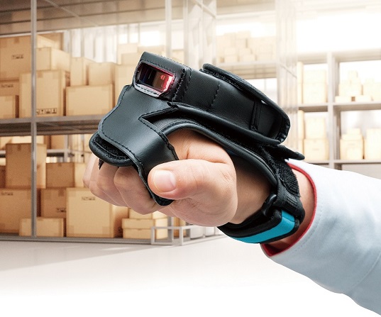 Der neue SF1 Wearable von DENSO ist eine Kombination aus Scanner und Handmanschette.